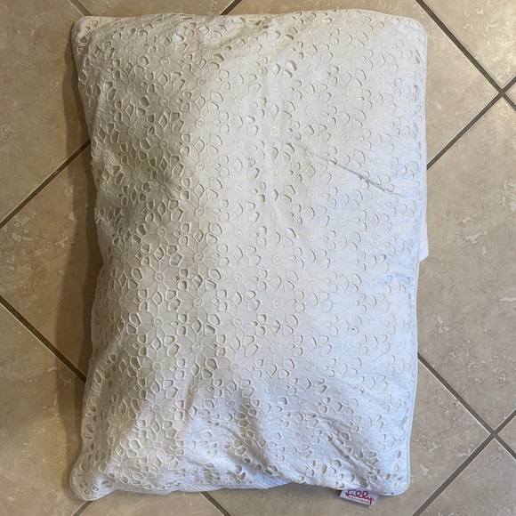 Lilly Pulitzer Other - Lilly daisy white, embroidered eyelet Lilly Pulitzer pillowcase, waffle texture